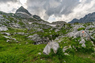 Lech, Warth, Bludenz yakınlarındaki Vorarlberg Avusturya 'daki Lechquellen Dağları' nda muhteşem bir yürüyüş.