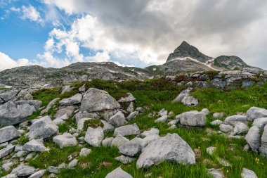 Lech, Warth, Bludenz yakınlarındaki Vorarlberg Avusturya 'daki Lechquellen Dağları' nda muhteşem bir yürüyüş.