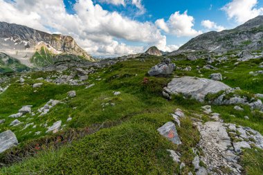 Lech, Warth, Bludenz yakınlarındaki Vorarlberg Avusturya 'daki Lechquellen Dağları' nda muhteşem bir yürüyüş.