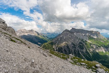 Lech, Warth, Bludenz yakınlarındaki Vorarlberg Avusturya 'daki Lechquellen Dağları' nda muhteşem bir yürüyüş.