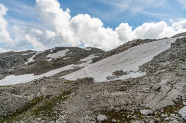 Lech, Warth, Bludenz yakınlarındaki Vorarlberg Avusturya 'daki Lechquellen Dağları' nda muhteşem bir yürüyüş.