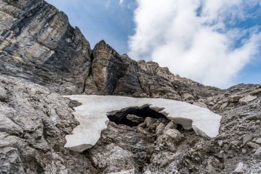 Lech, Warth, Bludenz yakınlarındaki Vorarlberg Avusturya 'daki Lechquellen Dağları' nda muhteşem bir yürüyüş.