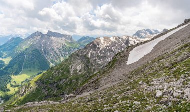 Lech, Warth, Bludenz yakınlarındaki Vorarlberg Avusturya 'daki Lechquellen Dağları' nda muhteşem bir yürüyüş.