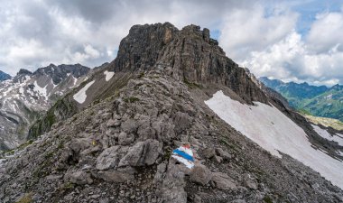 Lech, Warth, Bludenz yakınlarındaki Vorarlberg Avusturya 'daki Lechquellen Dağları' nda muhteşem bir yürüyüş.