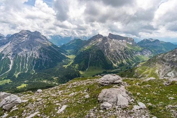 Φανταστική Πεζοπορία Στα Βουνά Lechquellen Στο Vorarlberg Της Αυστρίας Κοντά — Φωτογραφία Αρχείου