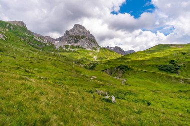 Lech, Warth, Bludenz yakınlarındaki Vorarlberg Avusturya 'daki Lechquellen Dağları' nda muhteşem bir yürüyüş.