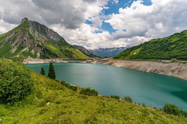Lech, Warth, Bludenz yakınlarındaki Vorarlberg Avusturya 'daki Lechquellen Dağları' nda muhteşem bir yürüyüş.