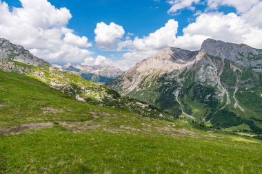 Lech, Warth, Bludenz yakınlarındaki Vorarlberg Avusturya 'daki Lechquellen Dağları' nda muhteşem bir yürüyüş.
