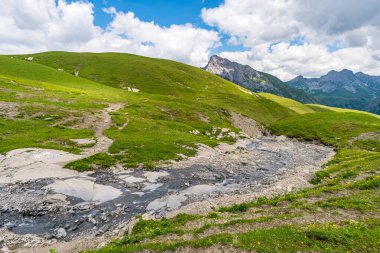 Lech, Warth, Bludenz yakınlarındaki Vorarlberg Avusturya 'daki Lechquellen Dağları' nda muhteşem bir yürüyüş.