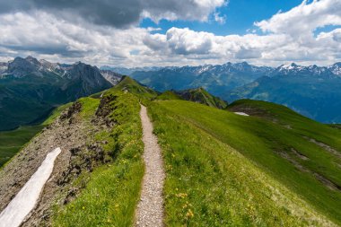 Lech, Warth, Bludenz yakınlarındaki Vorarlberg Avusturya 'daki Lechquellen Dağları' nda muhteşem bir yürüyüş.