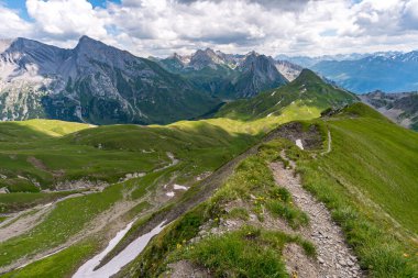 Lech, Warth, Bludenz yakınlarındaki Vorarlberg Avusturya 'daki Lechquellen Dağları' nda muhteşem bir yürüyüş.