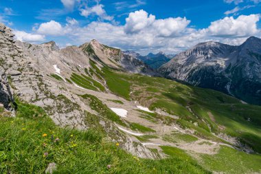Lech, Warth, Bludenz yakınlarındaki Vorarlberg Avusturya 'daki Lechquellen Dağları' nda muhteşem bir yürüyüş.