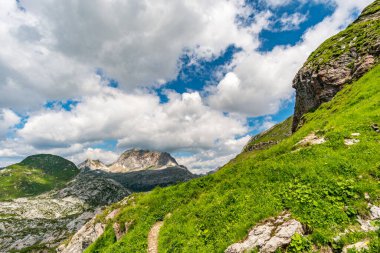 Lech, Warth, Bludenz yakınlarındaki Vorarlberg Avusturya 'daki Lechquellen Dağları' nda muhteşem bir yürüyüş.