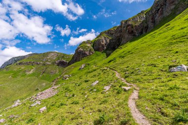Lech, Warth, Bludenz yakınlarındaki Vorarlberg Avusturya 'daki Lechquellen Dağları' nda muhteşem bir yürüyüş.