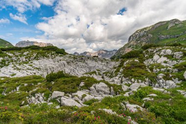 Lech, Warth, Bludenz yakınlarındaki Vorarlberg Avusturya 'daki Lechquellen Dağları' nda muhteşem bir yürüyüş.