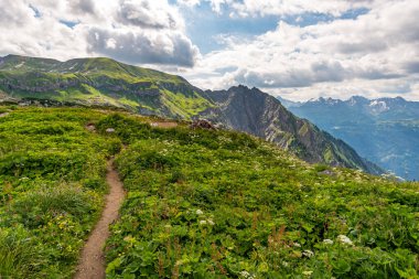 Lech, Warth, Bludenz yakınlarındaki Vorarlberg Avusturya 'daki Lechquellen Dağları' nda muhteşem bir yürüyüş.