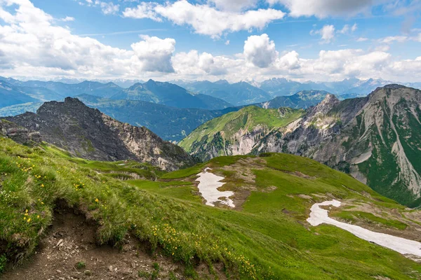 レッヒ ワース ブルーデンツの近くにあるヴォーアルベルクオーストリアのレッヒケレン山脈での素晴らしいハイキング — ストック写真