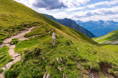 Lech, Warth, Bludenz yakınlarındaki Vorarlberg Avusturya 'daki Lechquellen Dağları' nda muhteşem bir yürüyüş.