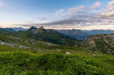Lech, Warth, Bludenz yakınlarındaki Vorarlberg Avusturya 'daki Lechquellen Dağları' nda muhteşem bir yürüyüş.