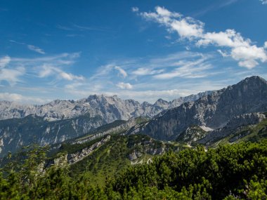 Garmisch Partenkirchen yakınlarındaki Wetterstein Dağları 'ndaki Ferrata üzerinden Alpspitze' ye tırmanmak