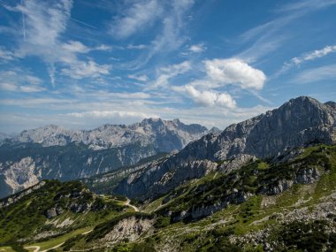 Garmisch Partenkirchen yakınlarındaki Wetterstein Dağları 'ndaki Ferrata üzerinden Alpspitze' ye tırmanmak
