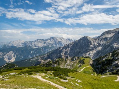 Garmisch Partenkirchen yakınlarındaki Wetterstein Dağları 'ndaki Ferrata üzerinden Alpspitze' ye tırmanmak