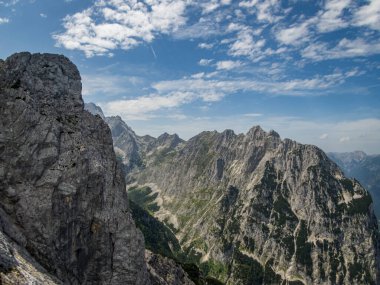 Garmisch Partenkirchen yakınlarındaki Wetterstein Dağları 'ndaki Ferrata üzerinden Alpspitze' ye tırmanmak
