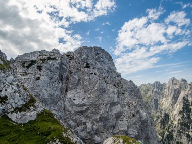 Garmisch Partenkirchen yakınlarındaki Wetterstein Dağları 'ndaki Ferrata üzerinden Alpspitze' ye tırmanmak