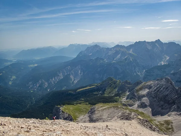 Garmisch Partenkirchen Yakınlarındaki Wetterstein Dağları Ndaki Ferrata Üzerinden Alpspitze Tırmanmak — Stok fotoğraf