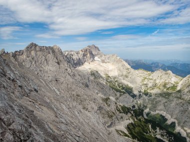 Garmisch Partenkirchen yakınlarındaki Wetterstein Dağları 'ndaki Ferrata üzerinden Alpspitze' ye tırmanmak