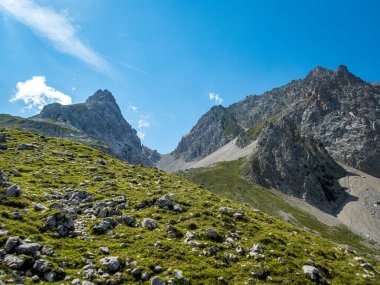 Ehrwald yakınlarındaki Mieminger Dağları 'ndaki Seebensee ve Drachensee' ye harika bir yürüyüş.