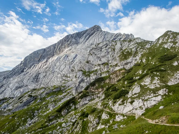 Garmisch Partenkirchen 근처에 슈타인 산맥의 페라타를 Alpspitze 오르는 — 스톡 사진