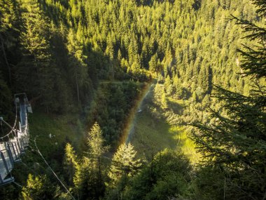 Otztal, Tyrol, Avusturya 'da Umhausen yakınlarındaki Ferrata üzerinden Stuibenfall' a tırmanmak