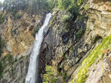 Otztal, Tyrol, Avusturya 'da Oberried yakınlarındaki Ferrata üzerinden Lehner Şelalesine tırmanmak