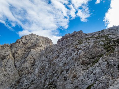 Rotwand ve Masare 'ye Dolomitler' deki gül bahçesindeki ferrata ile tırmanmak, Güney Tyrol, İtalya