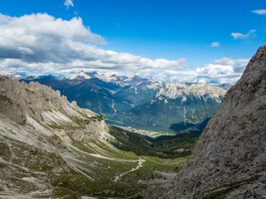 Rotwand ve Masare 'ye Dolomitler' deki gül bahçesindeki ferrata ile tırmanmak, Güney Tyrol, İtalya