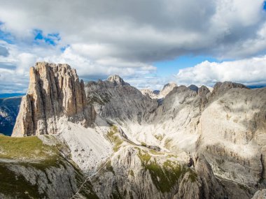 Rotwand ve Masare 'ye Dolomitler' deki gül bahçesindeki ferrata ile tırmanmak, Güney Tyrol, İtalya