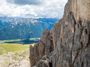 Rotwand ve Masare 'ye Dolomitler' deki gül bahçesindeki ferrata ile tırmanmak, Güney Tyrol, İtalya