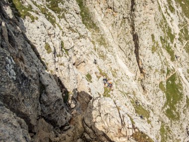 Rotwand ve Masare 'ye Dolomitler' deki gül bahçesindeki ferrata ile tırmanmak, Güney Tyrol, İtalya