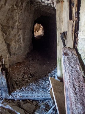 Dolomitler 'de Sexten yakınlarındaki Ferrata üzerinden Rotwand' a tırmanmak, Güney Tyrol, İtalya