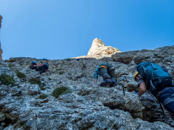 Αναρρίχηση Στο Pisciadu Μέσω Ferrata Του Ομίλου Sella Στους Δολομίτες — Φωτογραφία Αρχείου