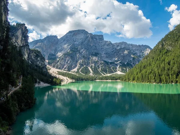 Vandring Längs Den Vackra Braiesjön Dolomiterna Sydtyrolen — Stockfoto