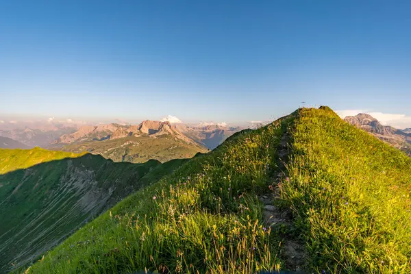 Excursão Fantástica Pôr Sol Bela Montanha Panorâmica Hoferspitze Perto Schrocken — Fotografia de Stock