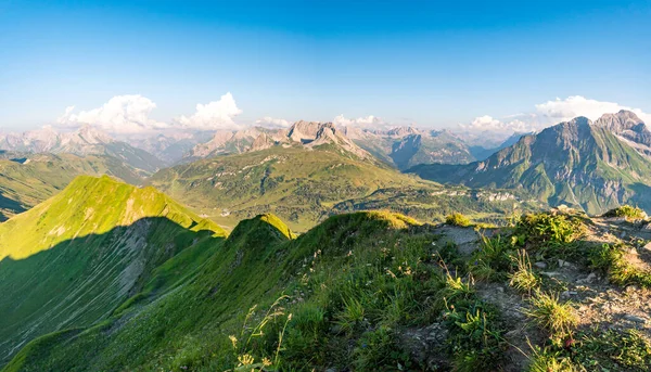 美丽的全景山 美丽的落日之旅科林斯瓦尔图阿尔高阿尔卑斯山附近的霍夫斯皮策 — 图库照片