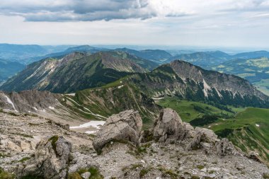 Bavyera 'daki Allgau Alpleri' nde Hinterstein yakınlarındaki Schrecksee Dağı 'na muhteşem bir yürüyüş.