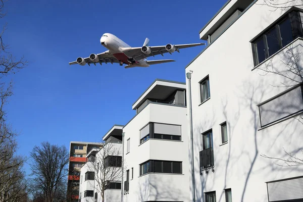 Ruido Aeronave Aviones Comerciales Cuerpo Ancho Sobre Casas — Foto de Stock