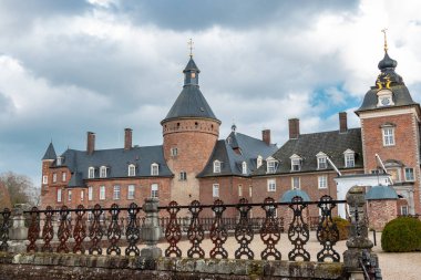 Kale Anholt, su Palace Almanya