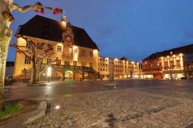 Heilbronn belediye binası önünde Pazar meydanı