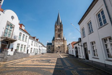 Thorn, Limburg, Hollanda'daki manastır kilisesinin forecourt'u
