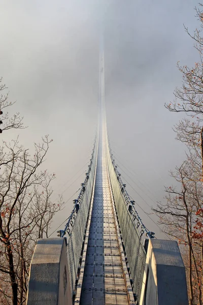 德国亨斯鲁克Moersdorf的吊桥 — 图库照片